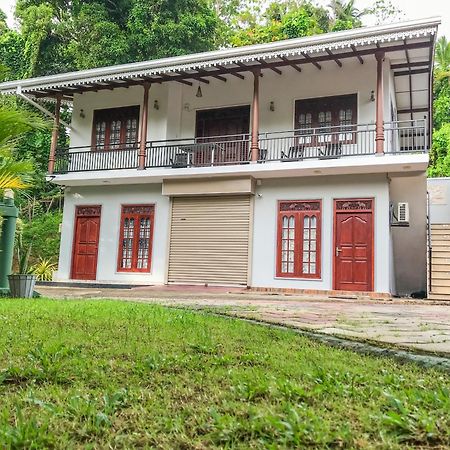 Villa Girilena Hikkaduwa Exteriör bild