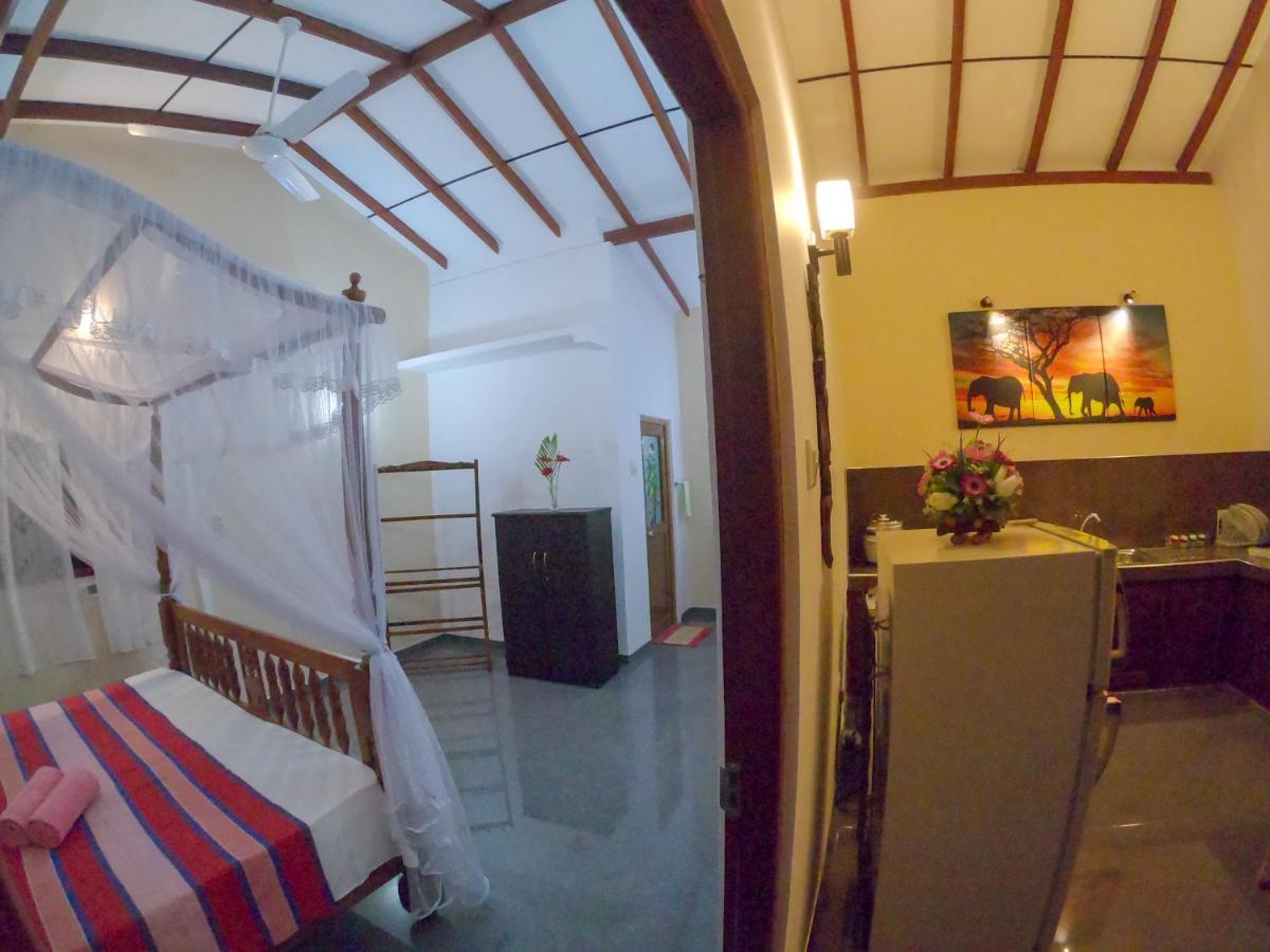 Villa Girilena Hikkaduwa Exteriör bild