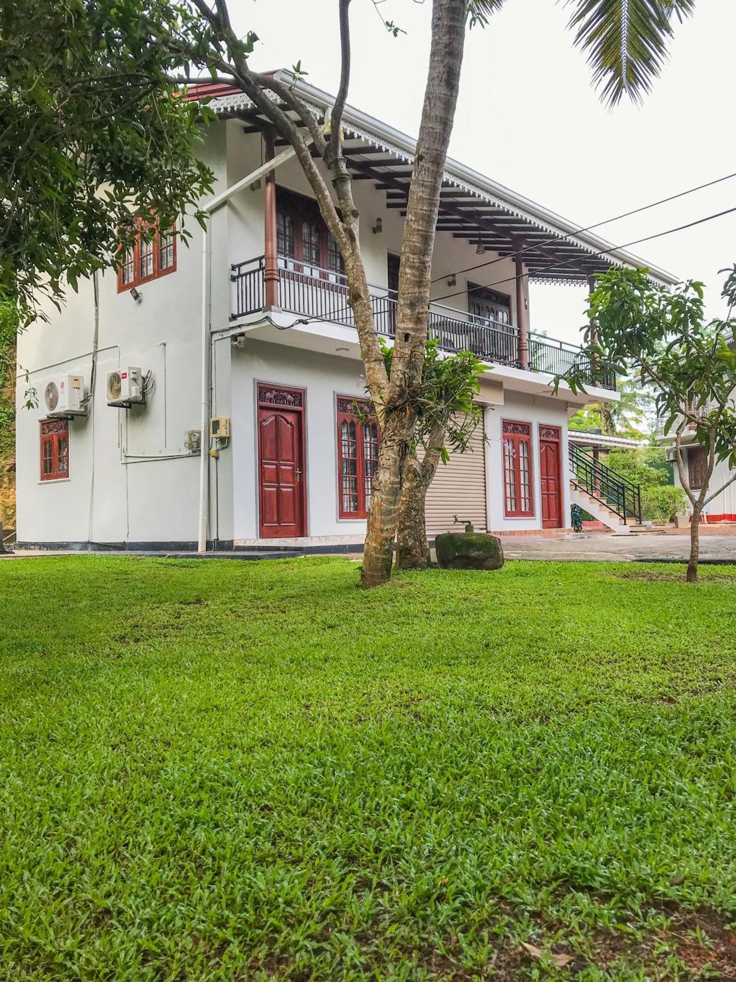 Villa Girilena Hikkaduwa Exteriör bild