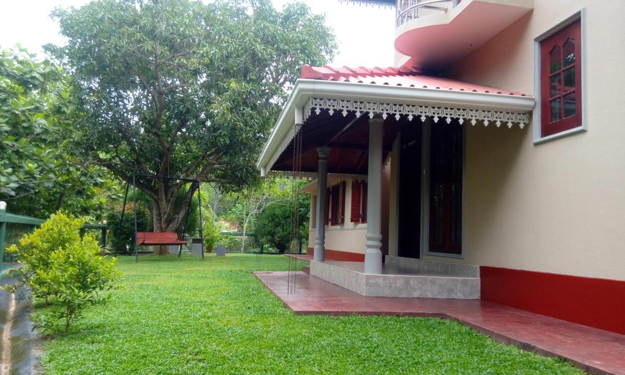 Villa Girilena Hikkaduwa Exteriör bild