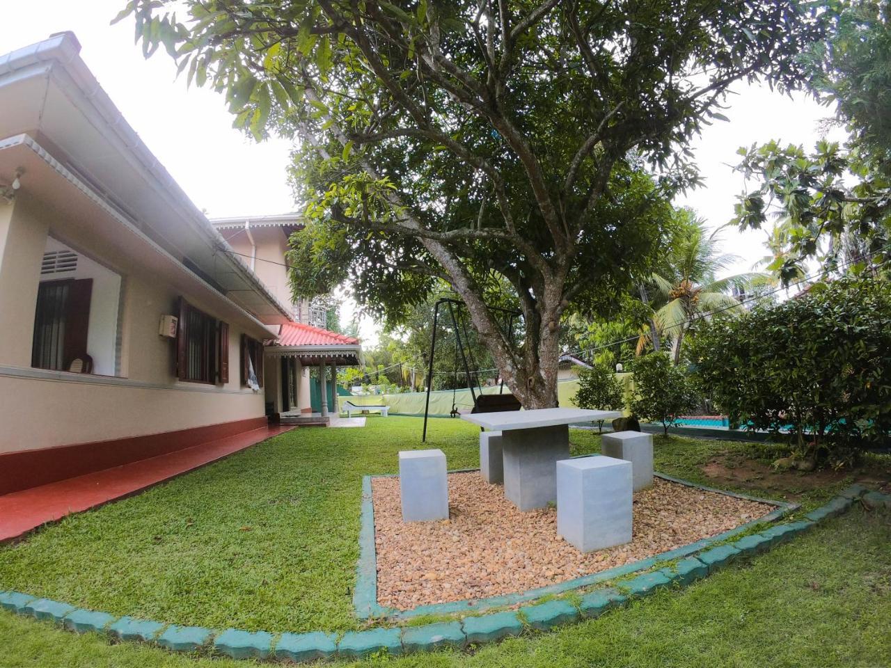 Villa Girilena Hikkaduwa Exteriör bild