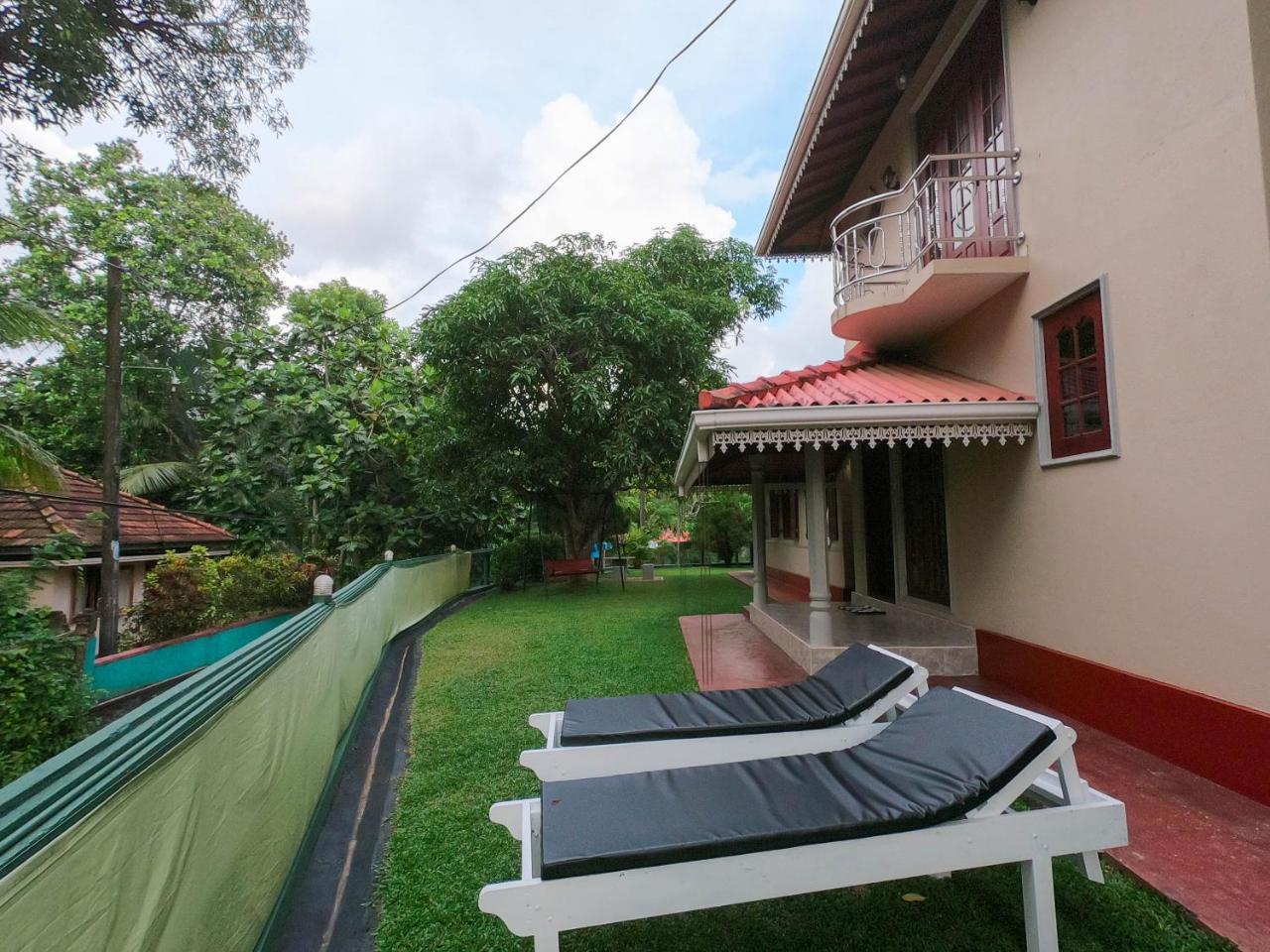 Villa Girilena Hikkaduwa Exteriör bild