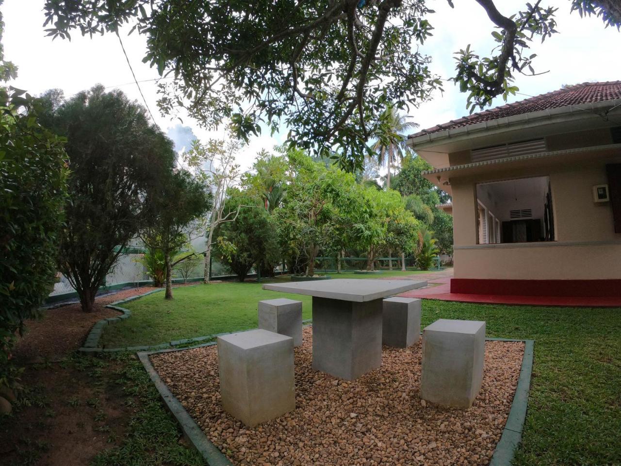 Villa Girilena Hikkaduwa Exteriör bild