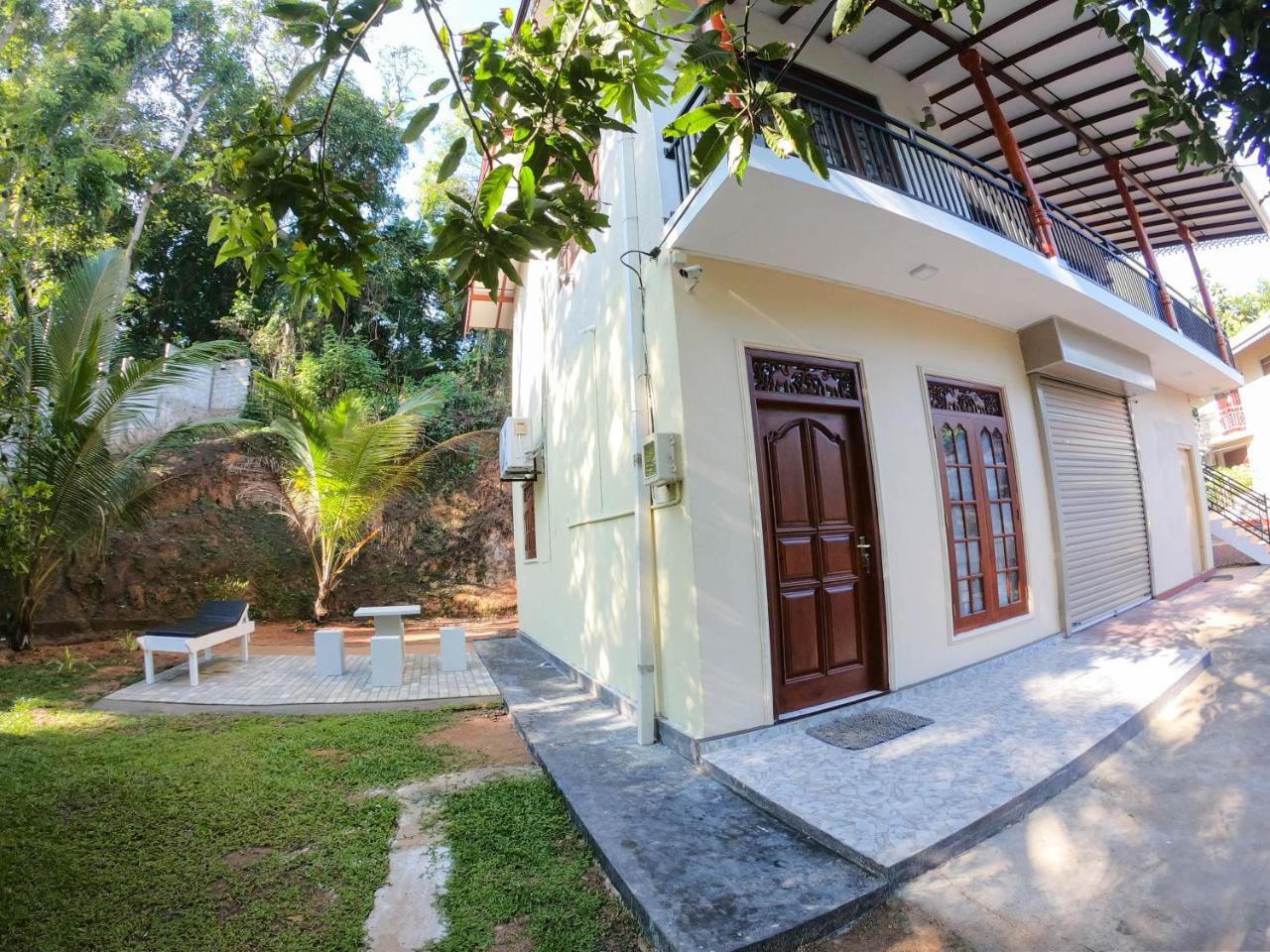 Villa Girilena Hikkaduwa Exteriör bild