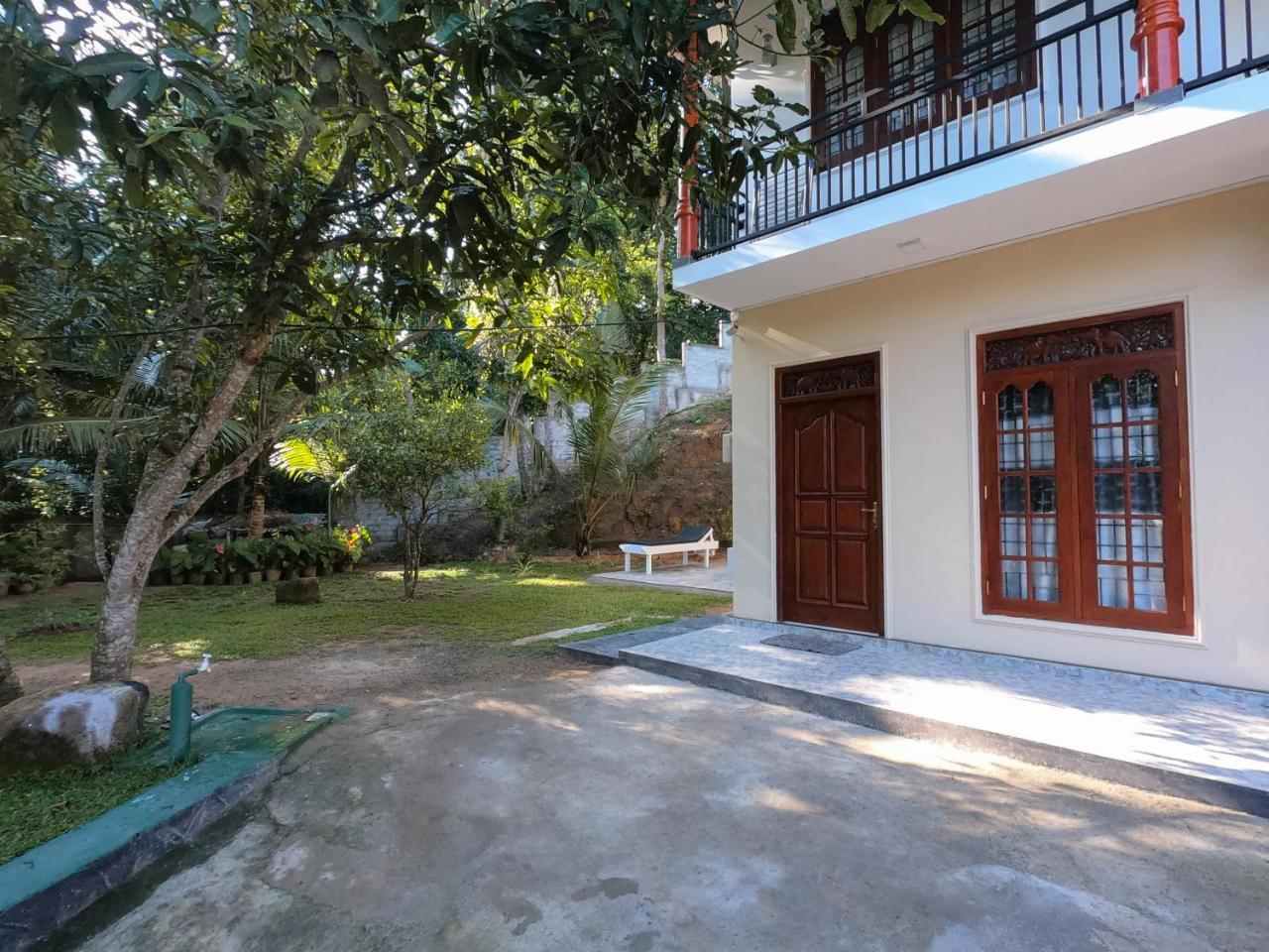 Villa Girilena Hikkaduwa Exteriör bild