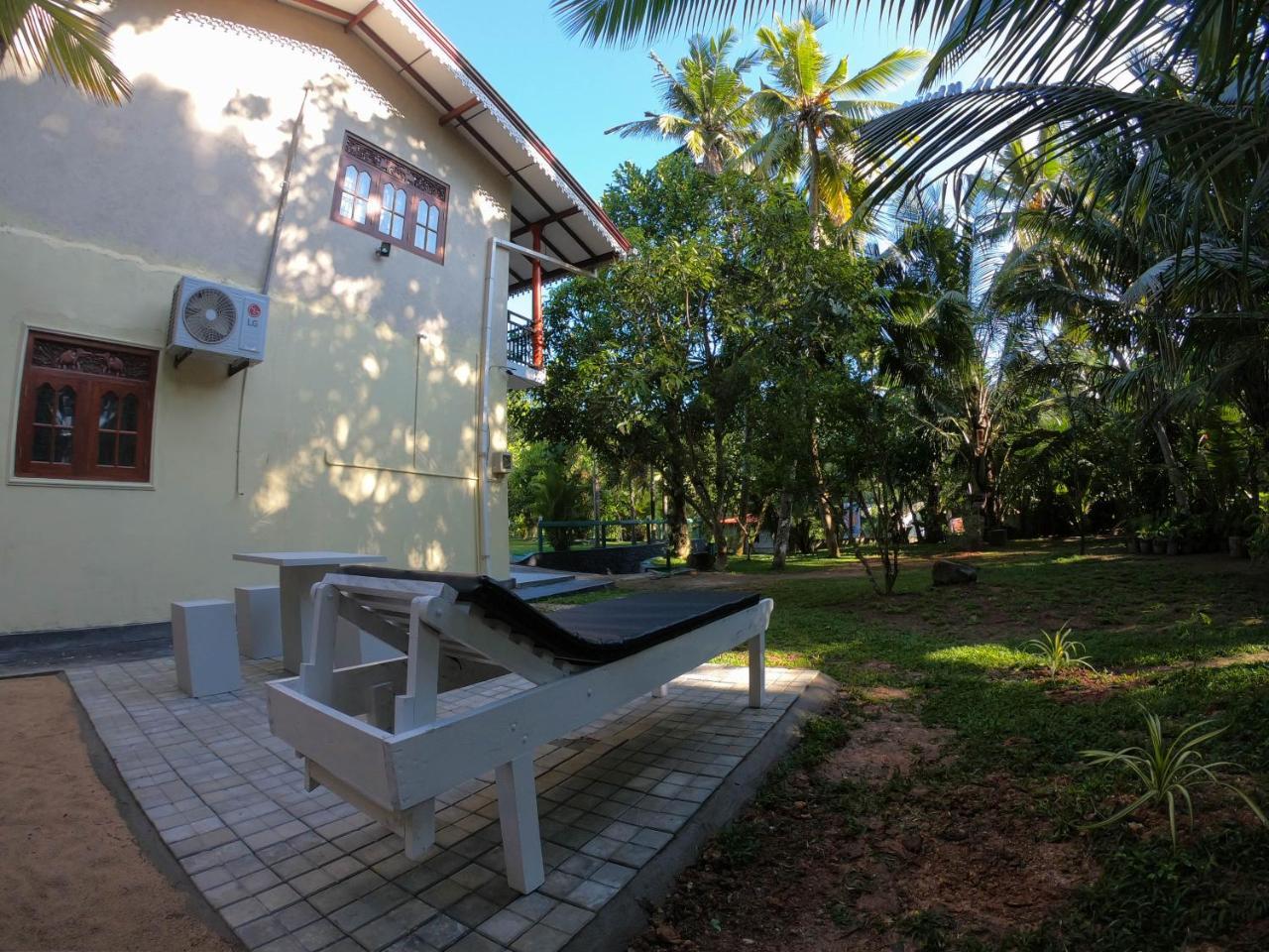 Villa Girilena Hikkaduwa Exteriör bild
