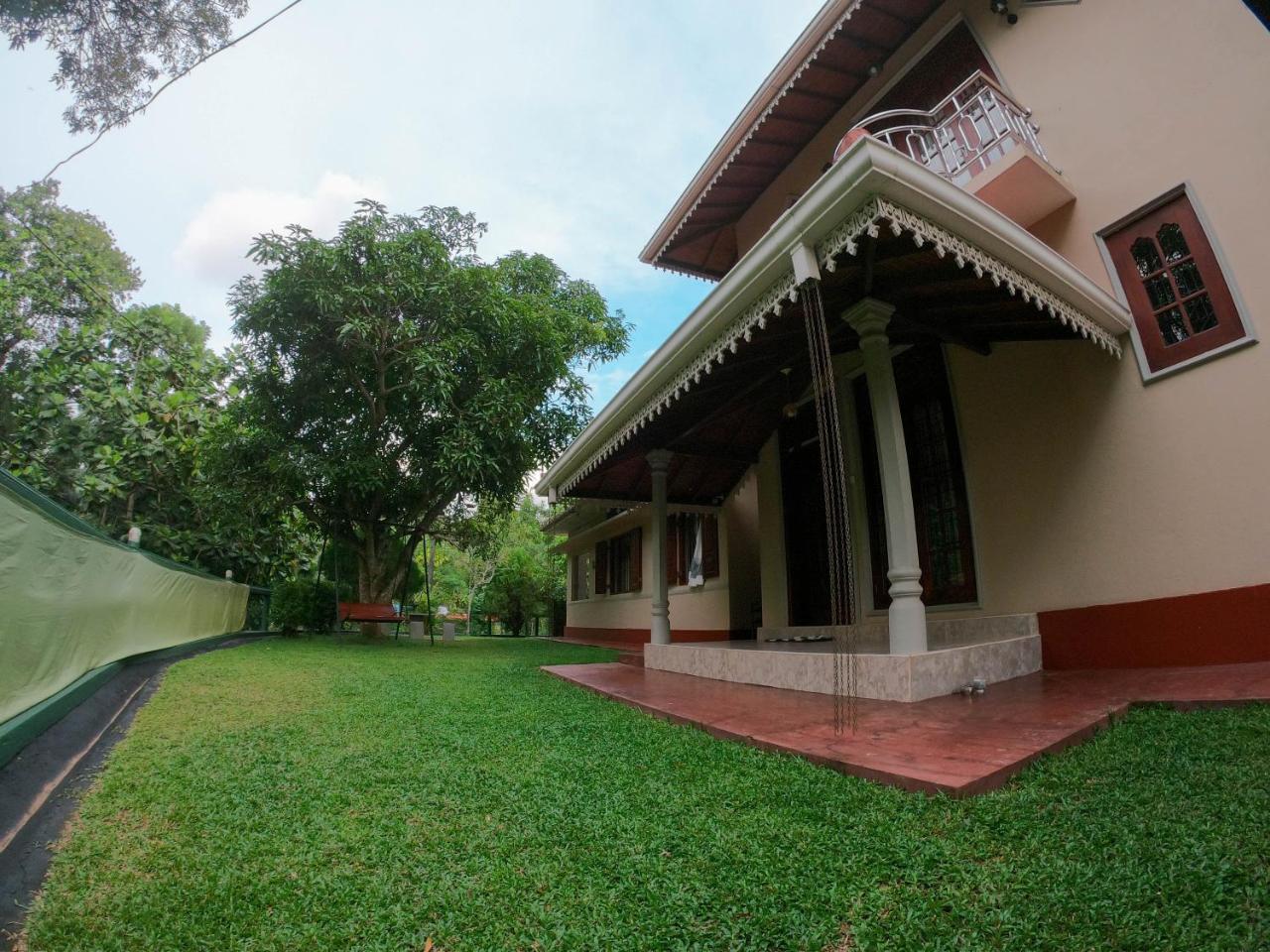 Villa Girilena Hikkaduwa Exteriör bild